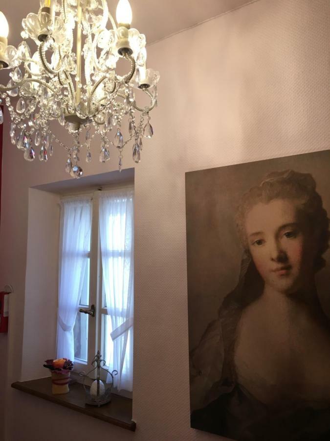 Historisches Gaestehaus Au Faucon Von 1535 Wissembourg Esterno foto