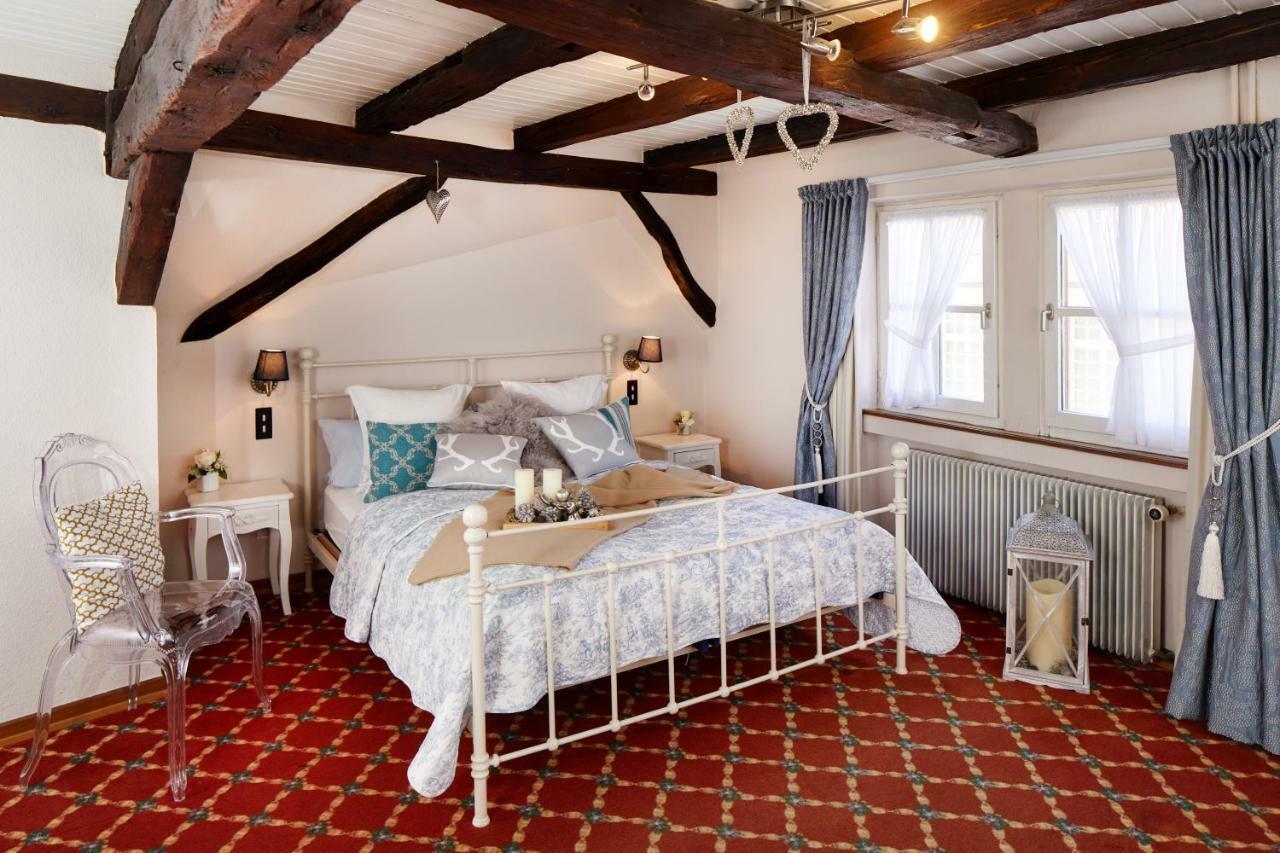 Historisches Gaestehaus Au Faucon Von 1535 Wissembourg Esterno foto