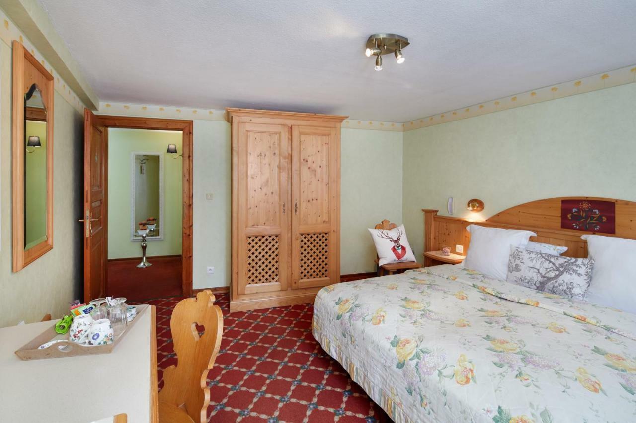 Historisches Gaestehaus Au Faucon Von 1535 Wissembourg Esterno foto